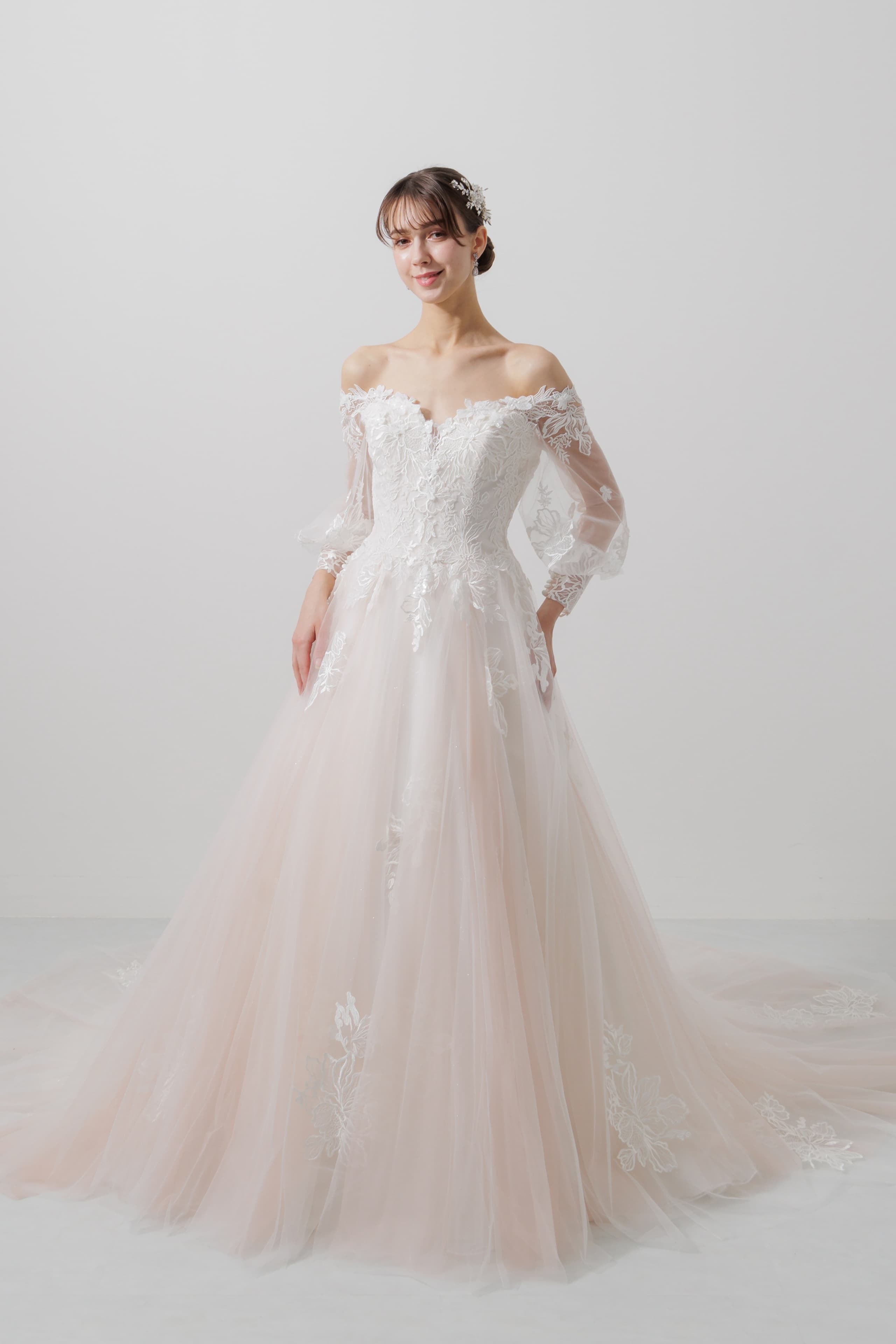 ベージュ金沢のレンタルウェディングドレス