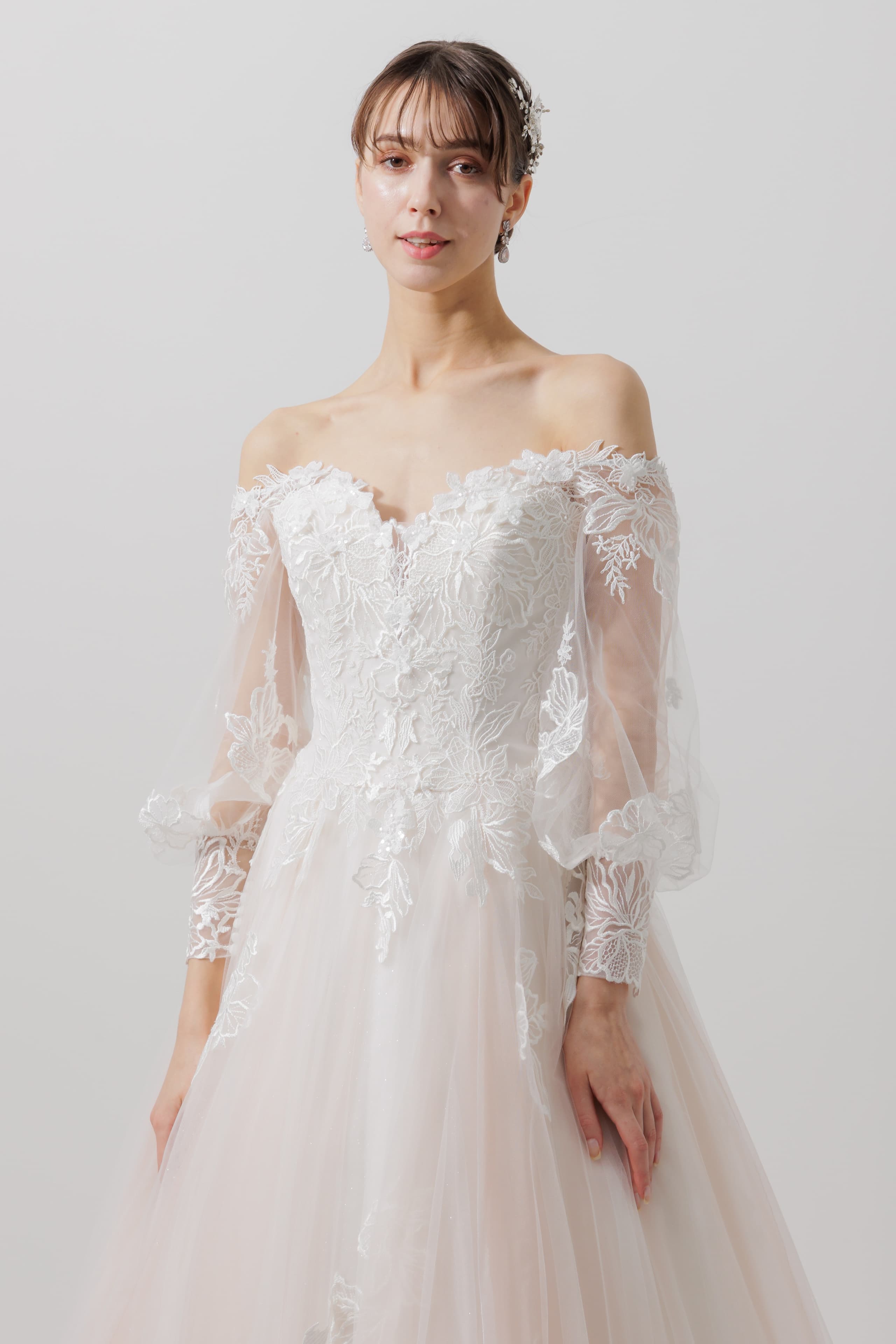 ベージュ金沢のレンタルウェディングドレス