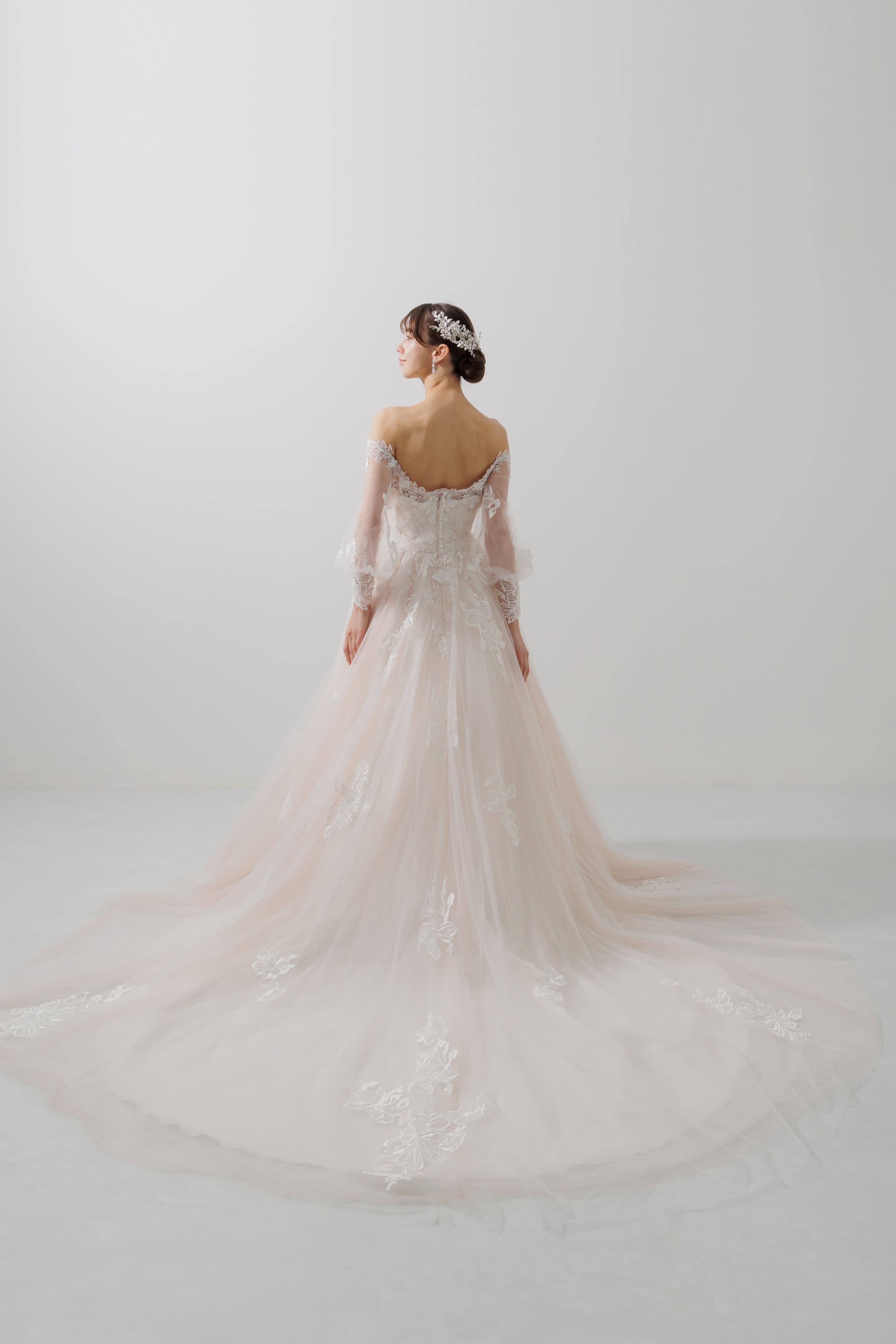 ベージュ金沢のレンタルウェディングドレス