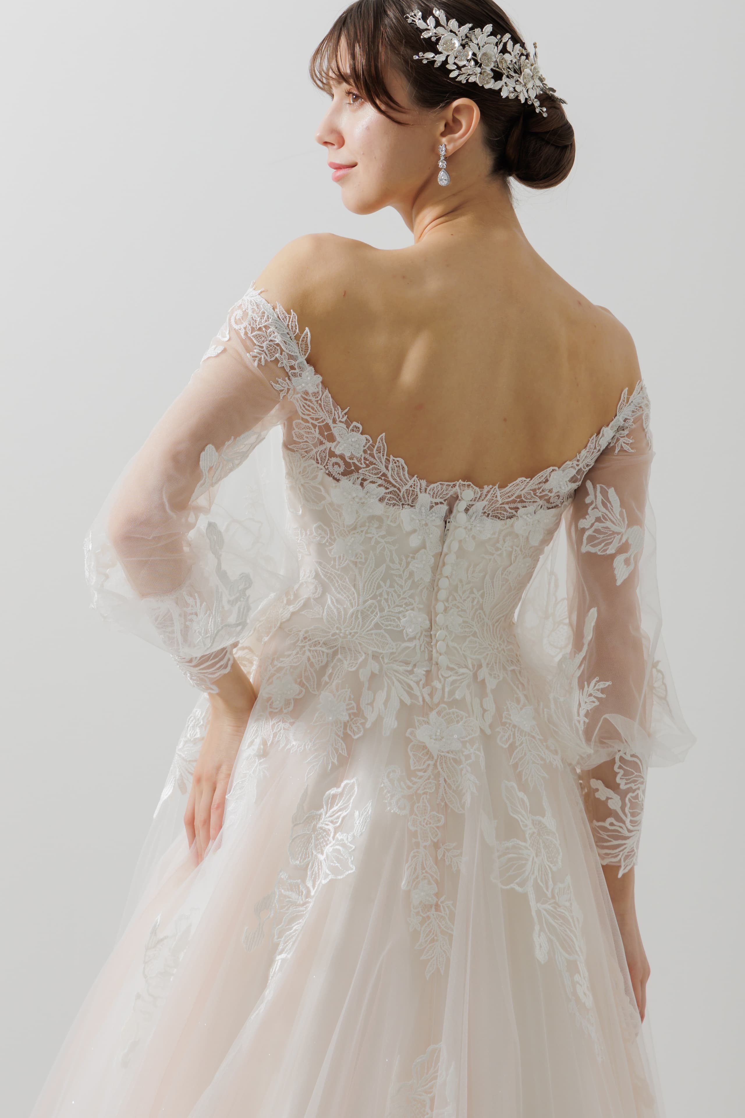 ベージュ金沢のレンタルウェディングドレス