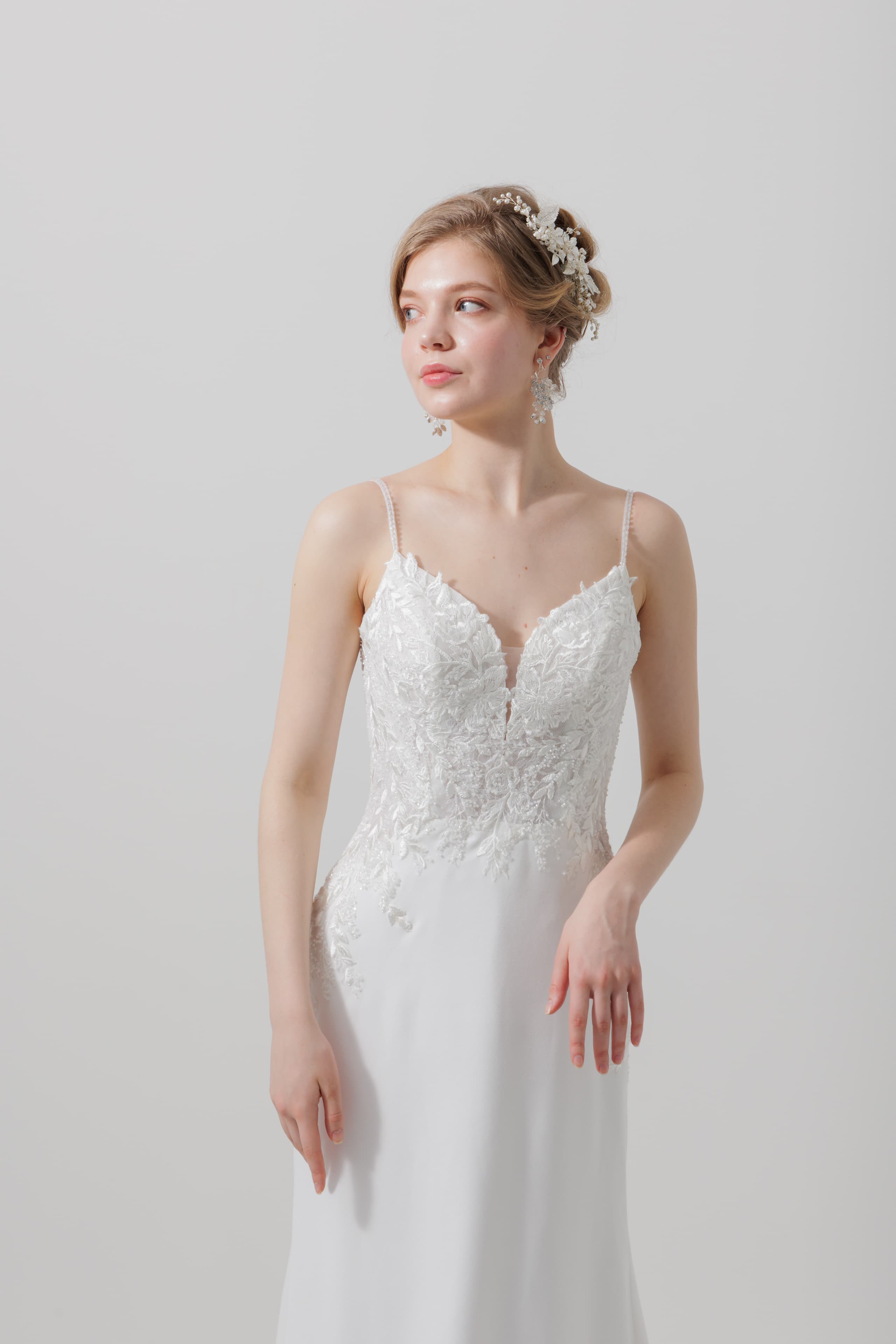 ベージュ金沢のレンタルウェディングドレス