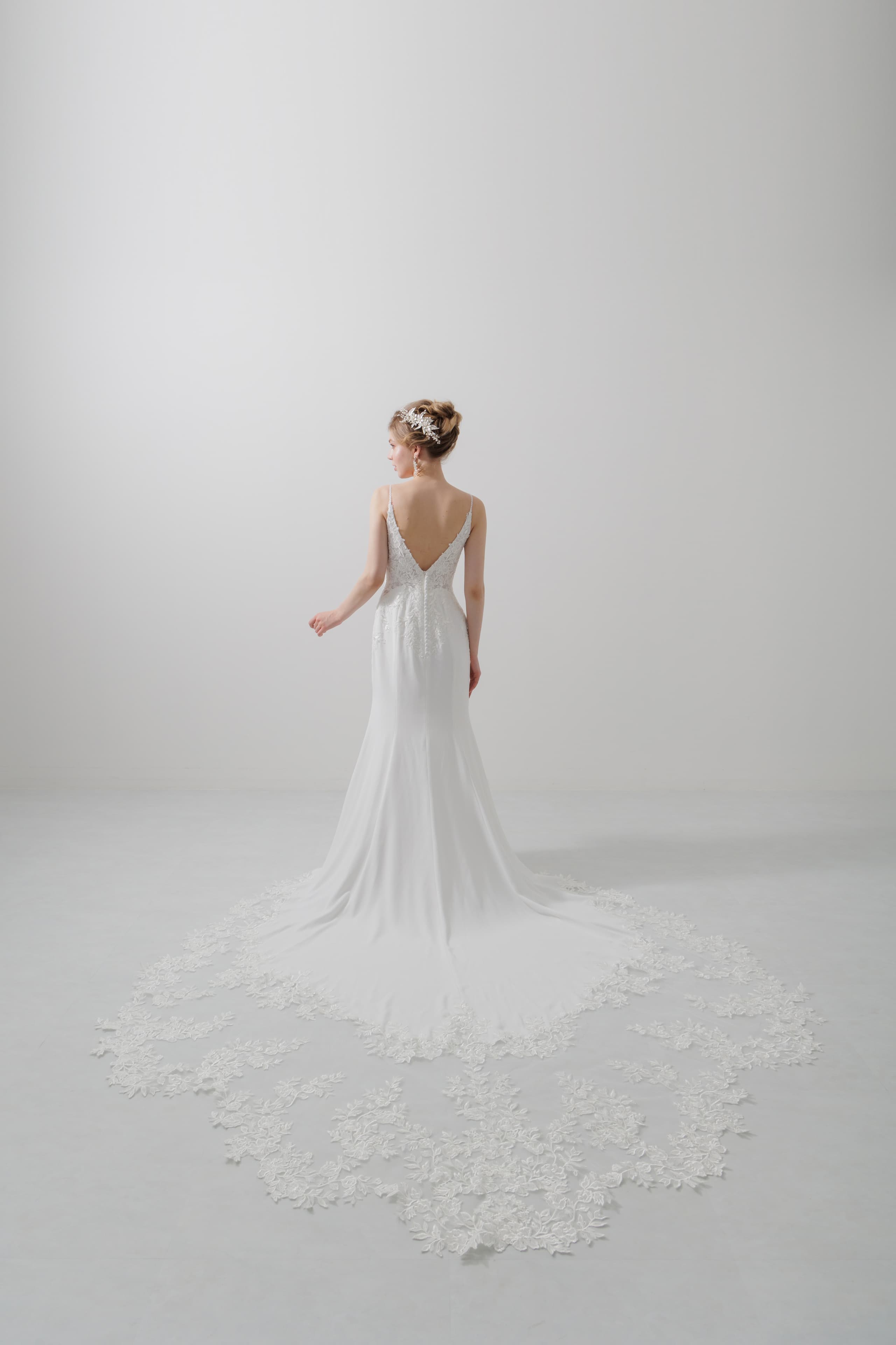 ベージュ金沢のレンタルウェディングドレス