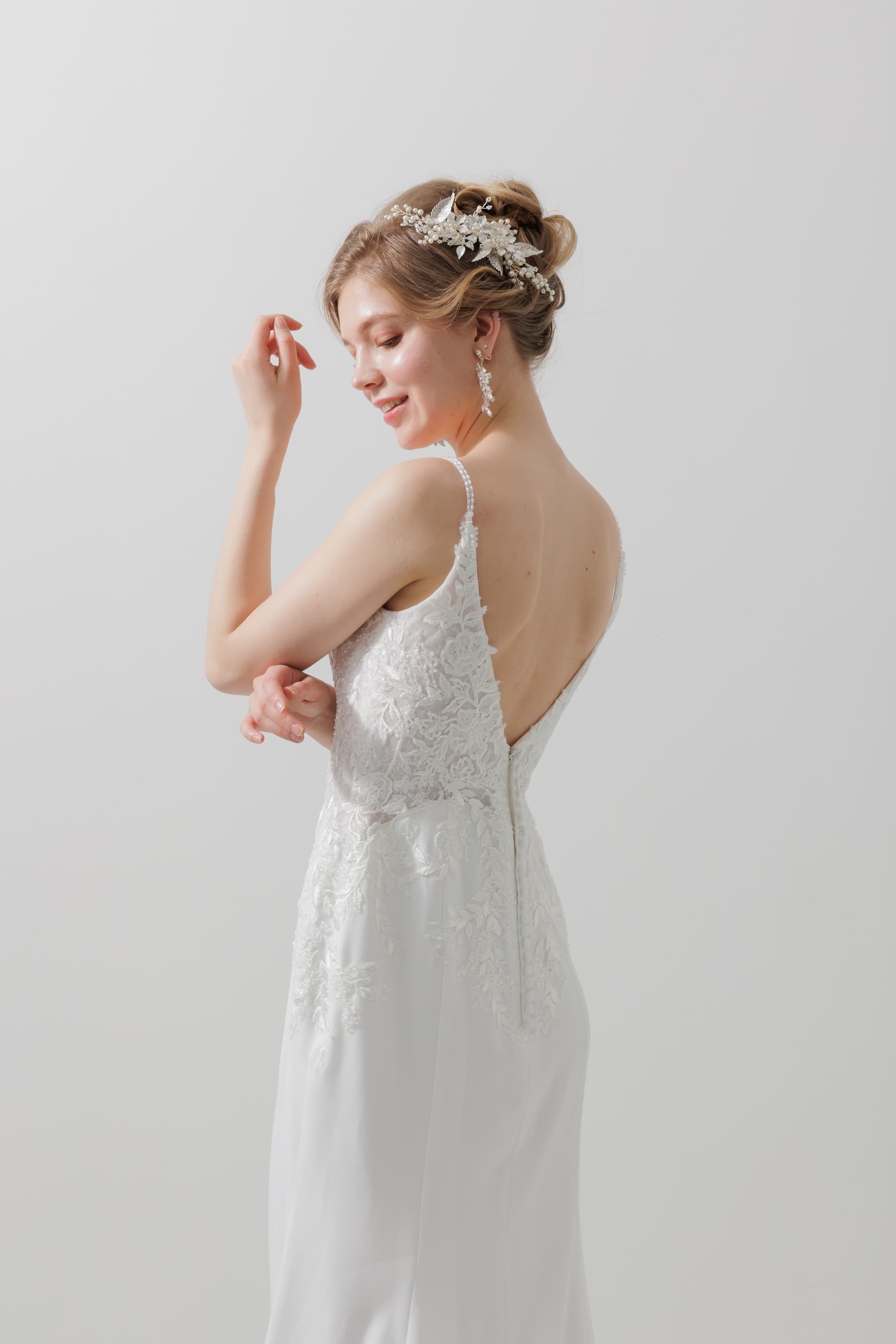 ベージュ金沢のレンタルウェディングドレス