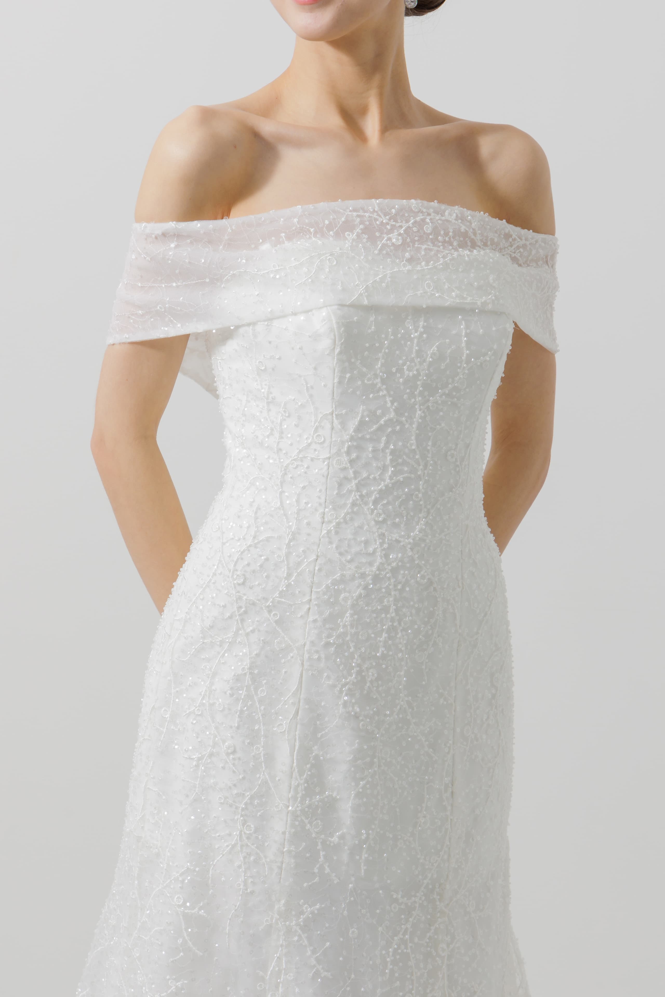 ベージュ金沢のレンタルウェディングドレス