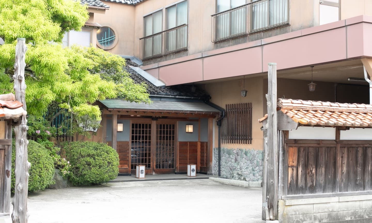 砺波市や高岡市で少人数料亭和装婚なら料亭中村楼