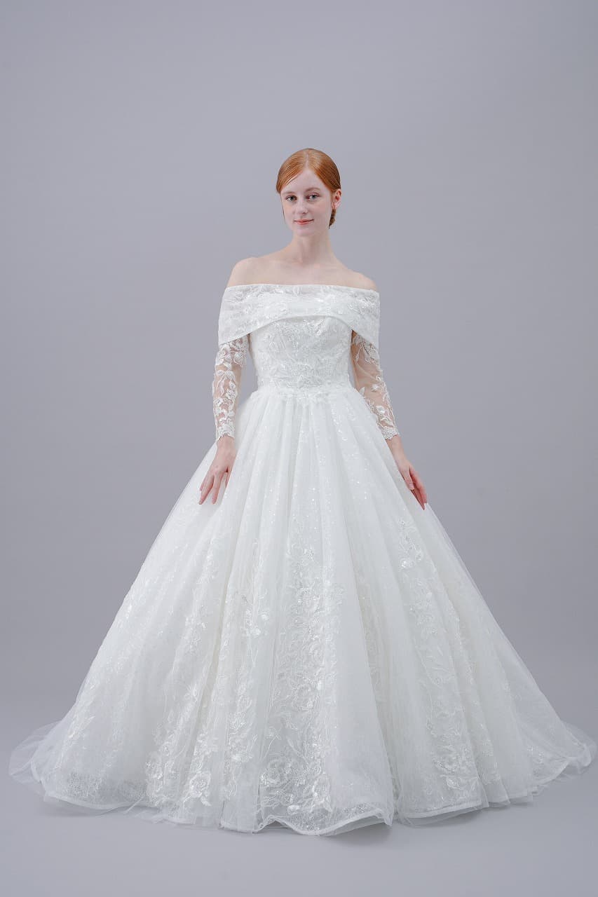 ベージュ金沢のレンタルウェディングドレス