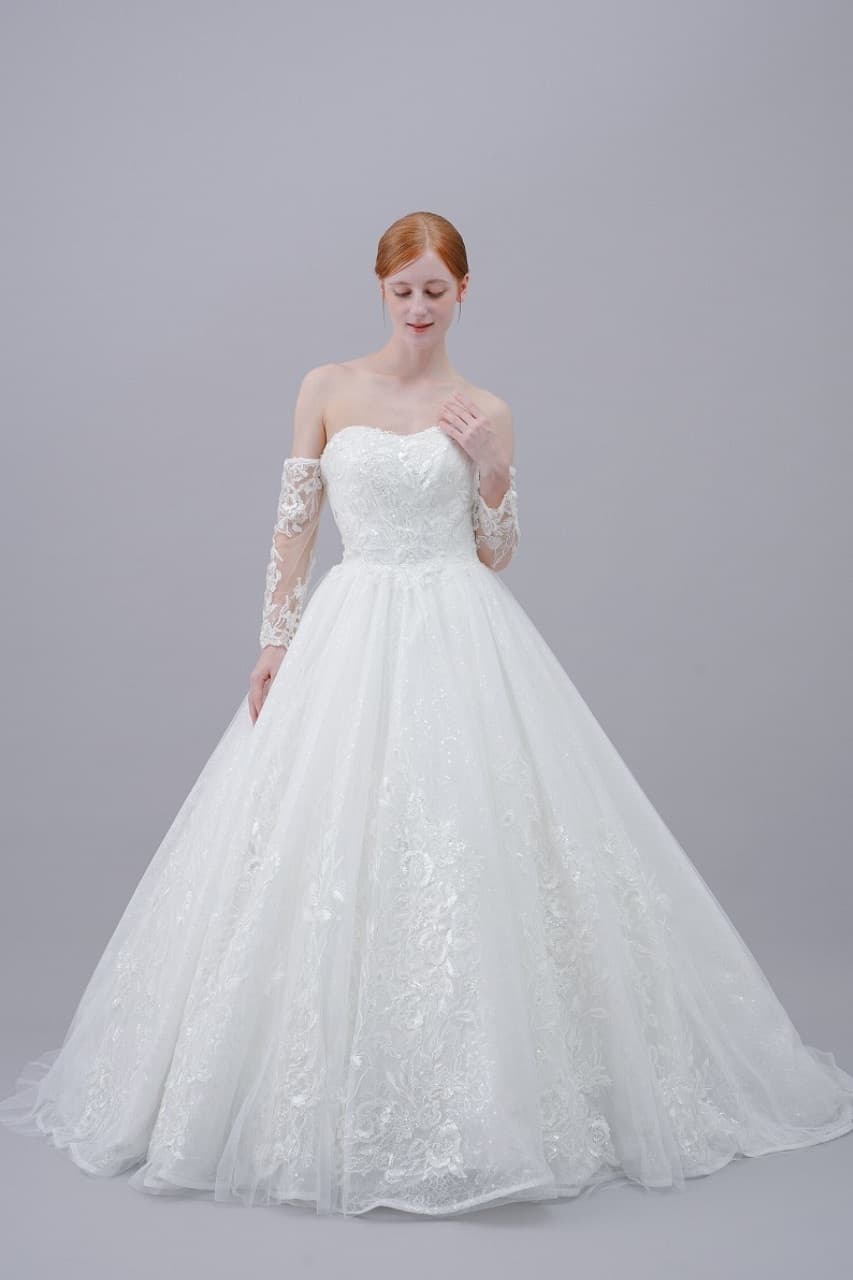 ベージュ金沢のレンタルウェディングドレス