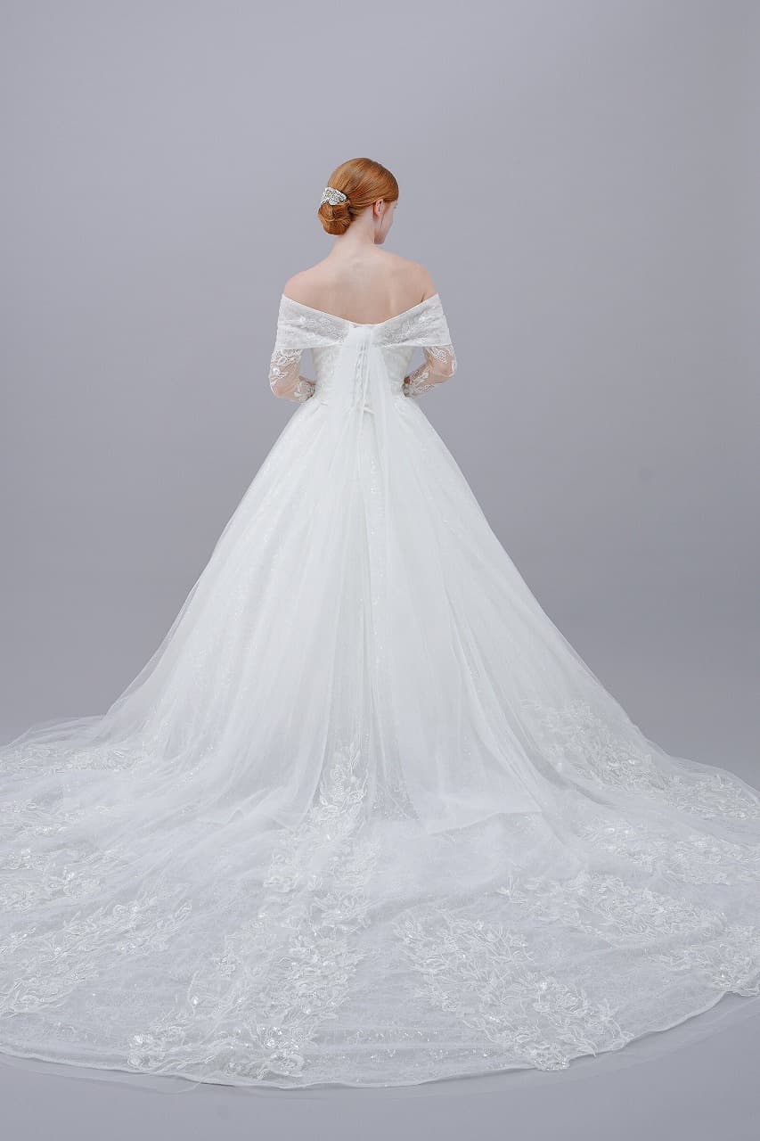 ベージュ金沢のレンタルウェディングドレス