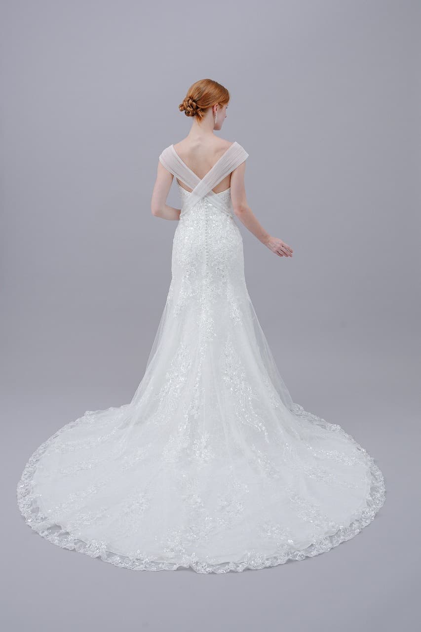 ベージュ金沢のレンタルウェディングドレス