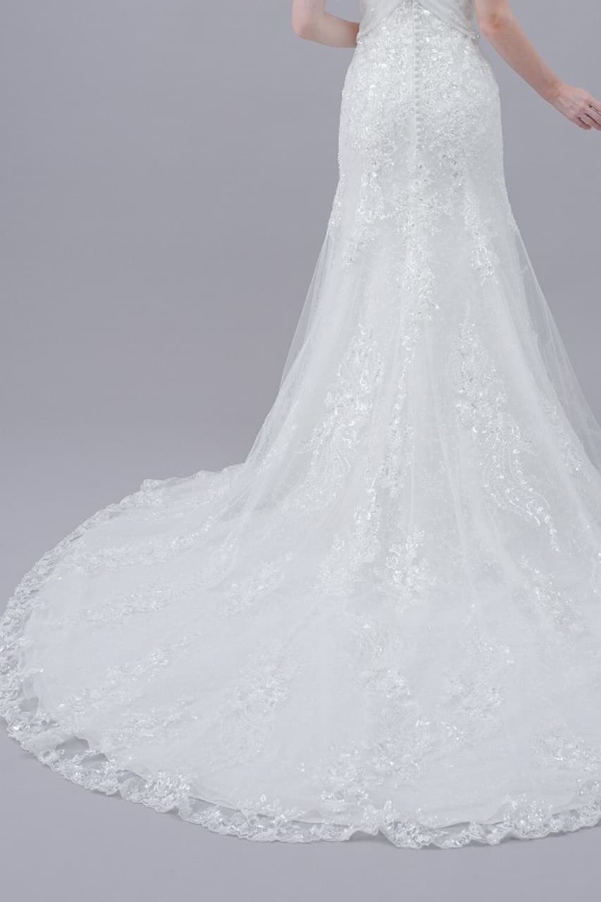 ベージュ金沢のレンタルウェディングドレス