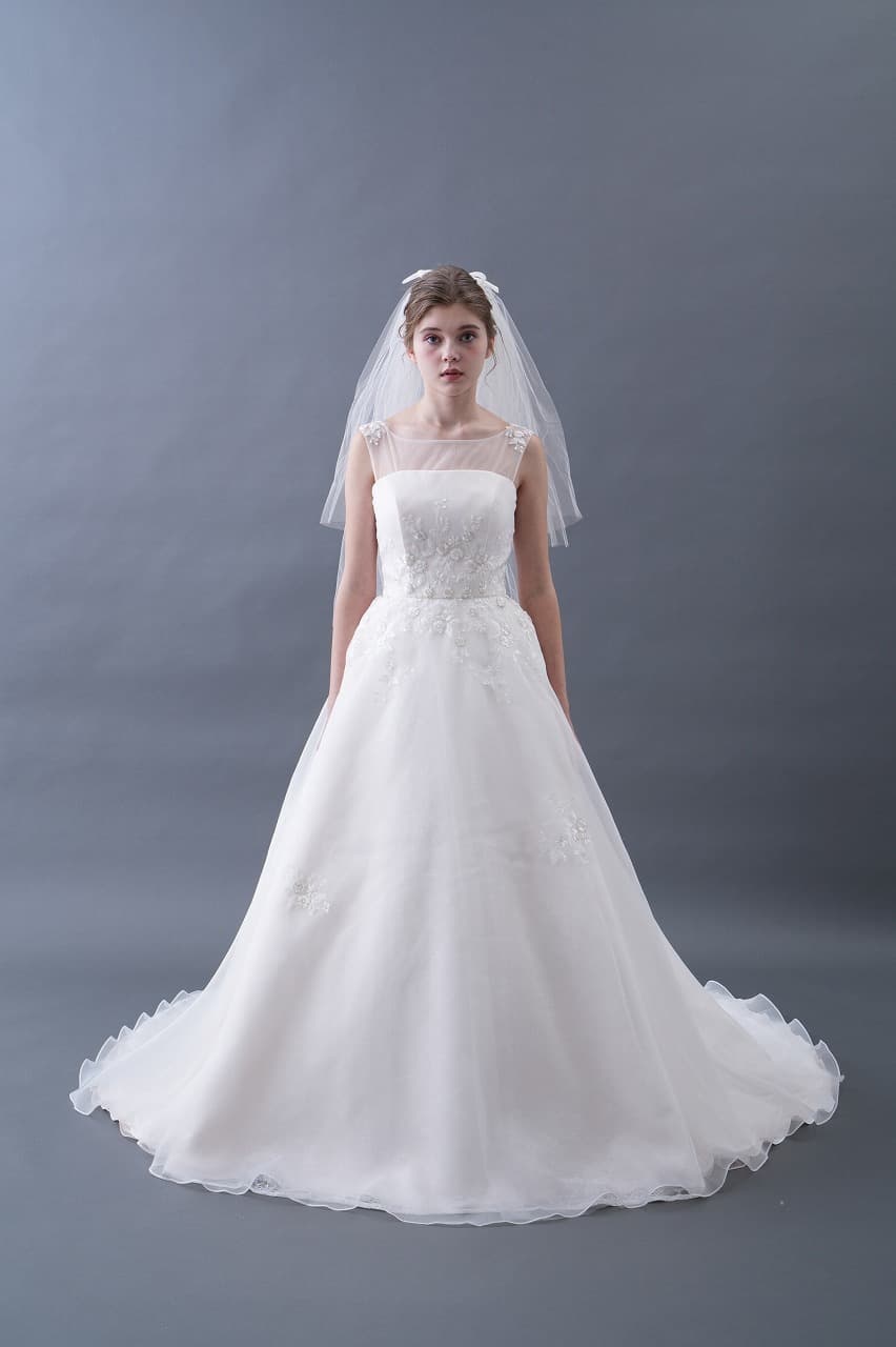 ベージュ金沢のウェディングドレス