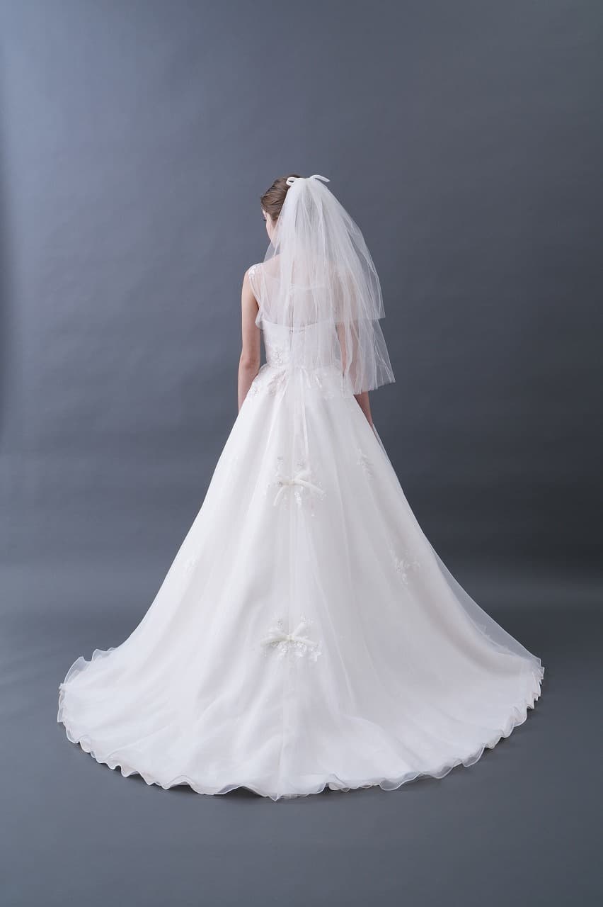 ベージュ金沢のウェディングドレス