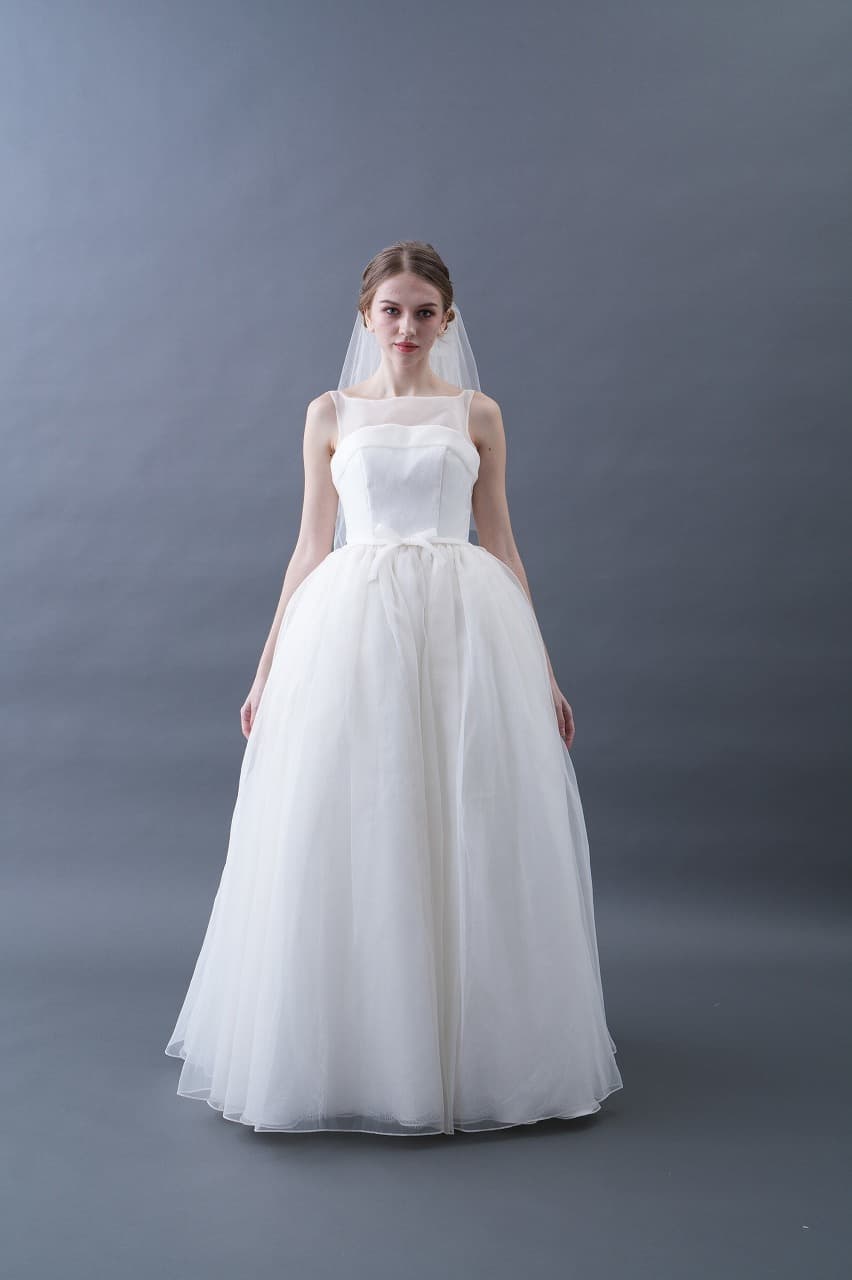 ベージュ金沢のウェディングドレス