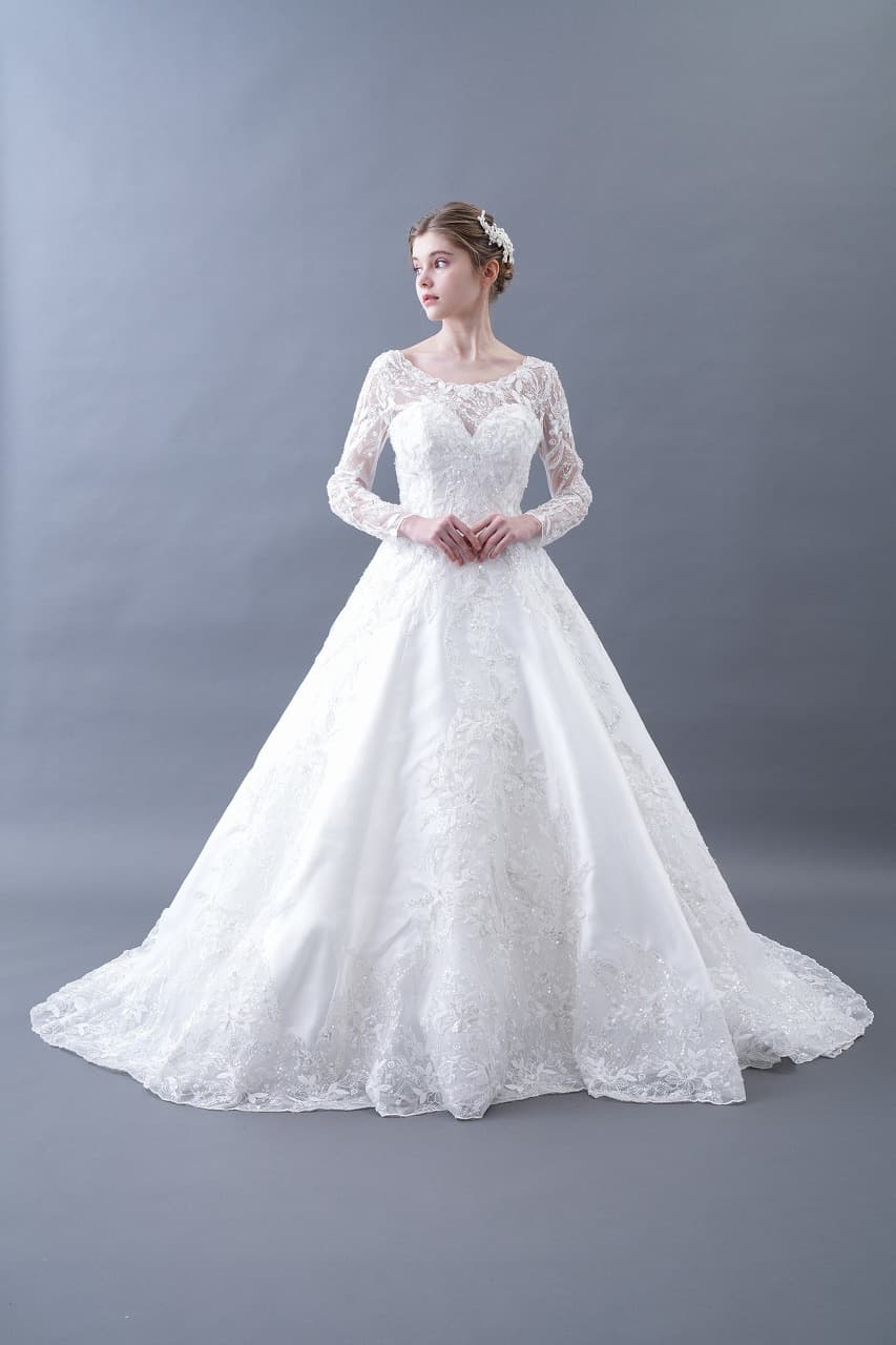 ベージュ金沢のレンタルウェディングドレス