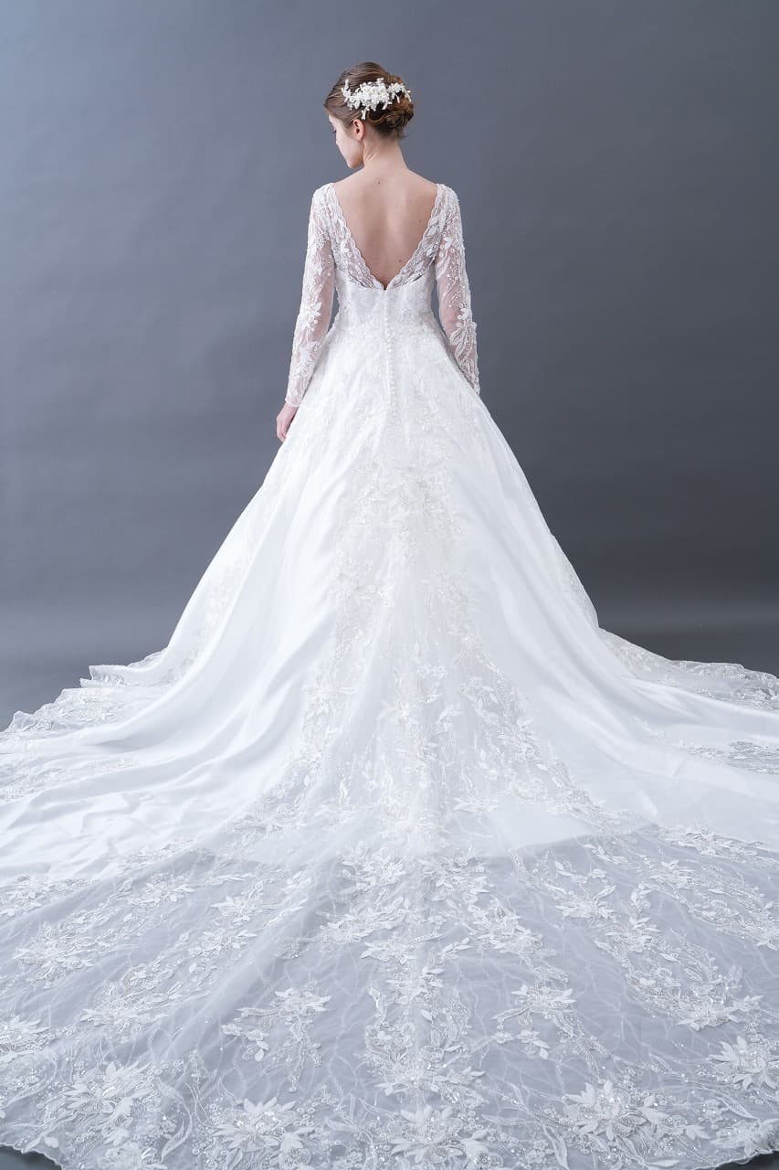 ベージュ金沢のレンタルウェディングドレス