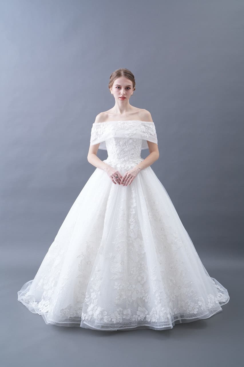 ベージュ金沢のレンタルウェディングドレス