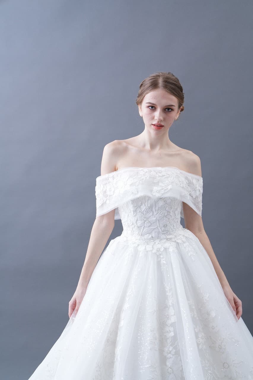 ベージュ金沢のレンタルウェディングドレス