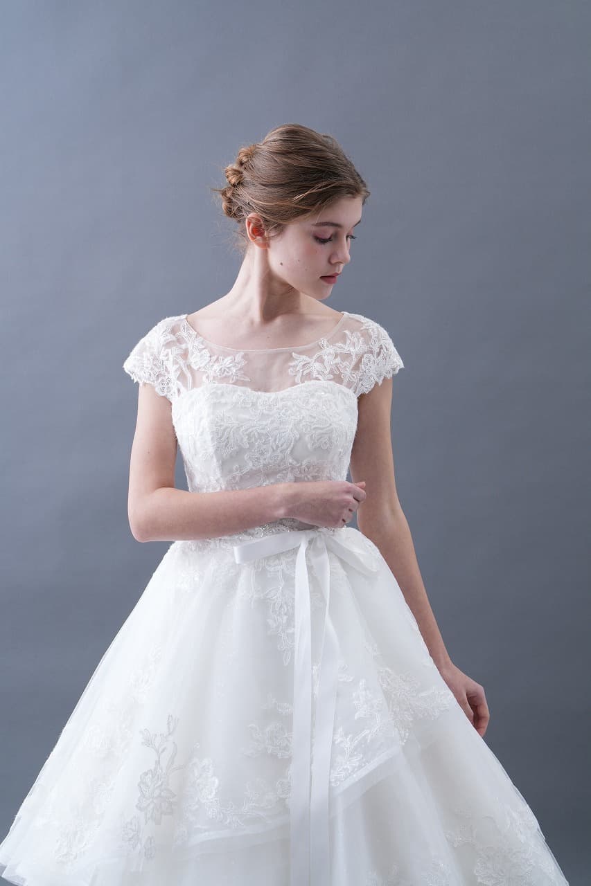 ベージュ金沢のレンタルウェディングドレス