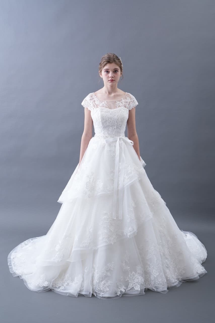 ベージュ金沢のレンタルウェディングドレス