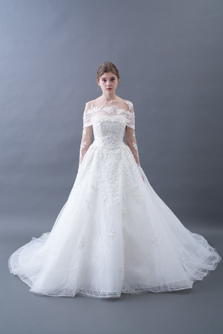 ベージュ金沢のレンタルウェディングドレス