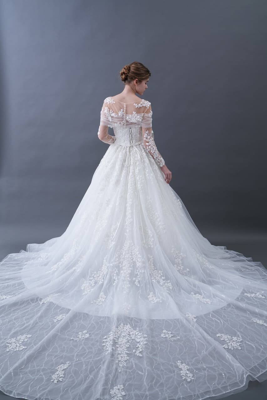 ベージュ金沢のレンタルウェディングドレス