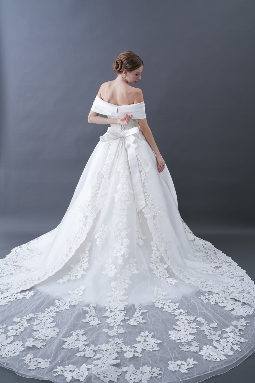 ベージュ金沢のレンタルウェディングドレス