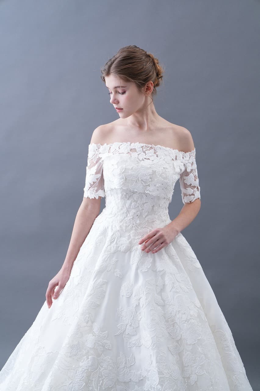 ベージュ金沢のレンタルウェディングドレス