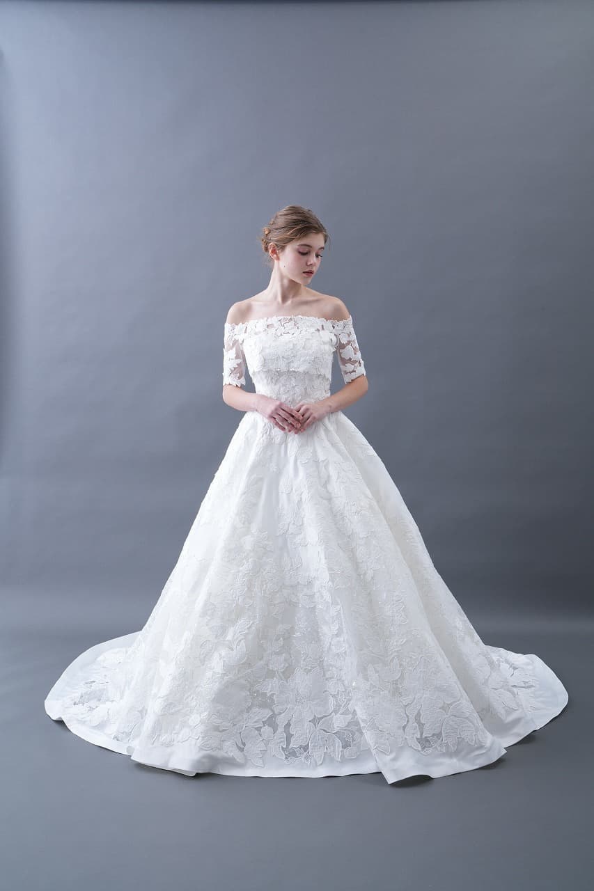 ベージュ金沢のレンタルウェディングドレス