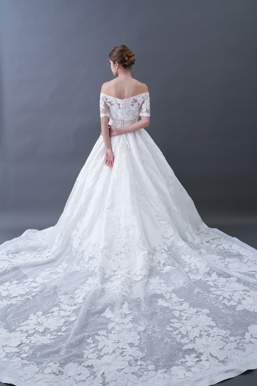 ベージュ金沢のレンタルウェディングドレス