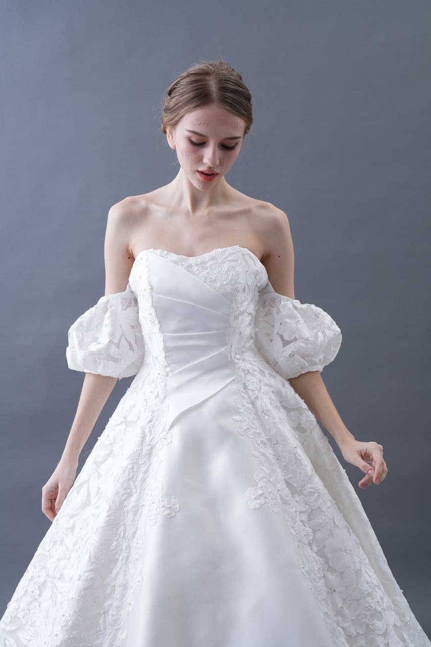 ベージュ金沢のレンタルウェディングドレス