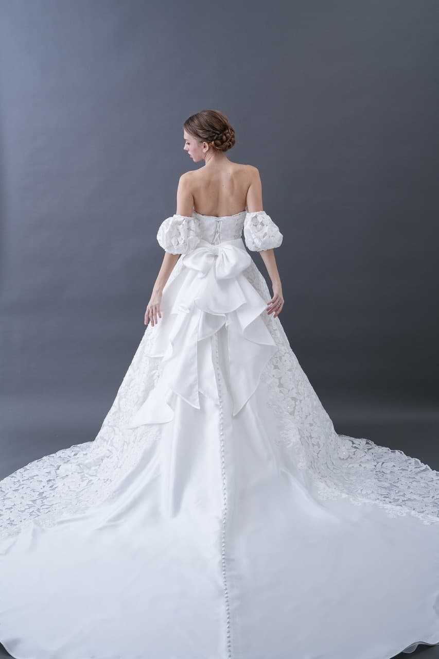 ベージュ金沢のレンタルウェディングドレス