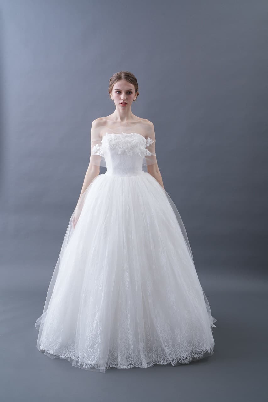 ベージュ金沢のウェディングドレス