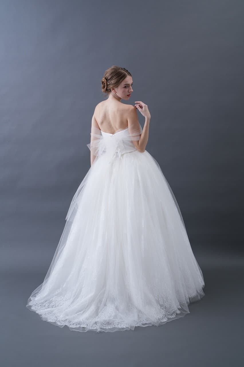 ベージュ金沢のウェディングドレス