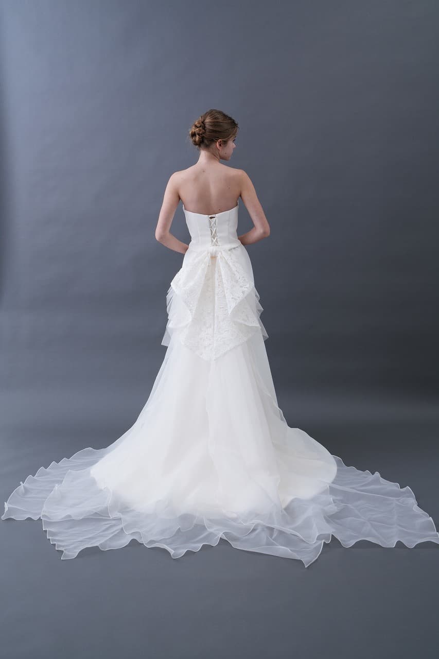 ベージュ金沢のレンタルウェディングドレス