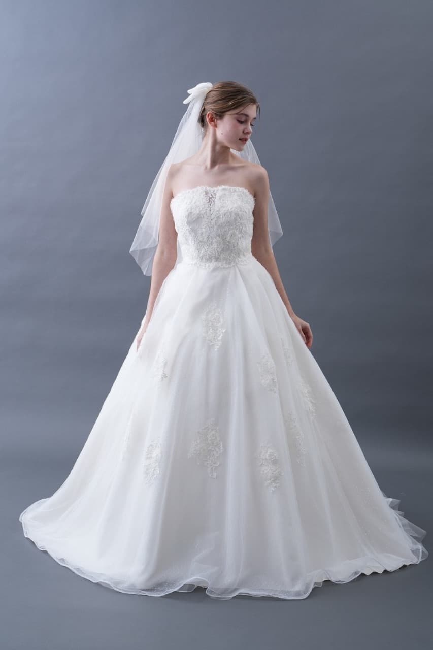 ベージュ金沢のレンタルウェディングドレス