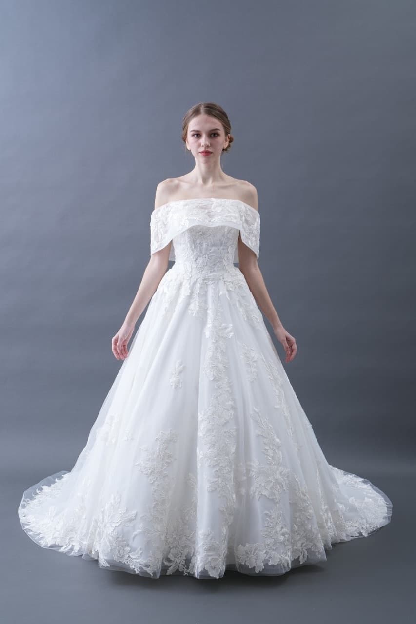 ベージュ金沢のレンタルウェディングドレス