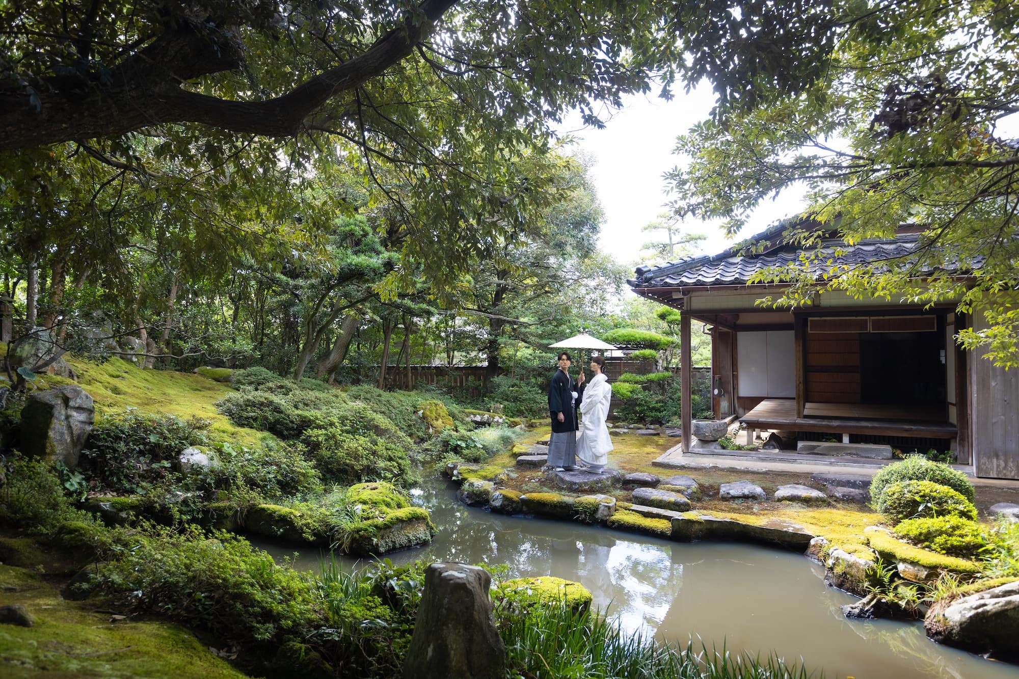 美しい旧家の庭園で和装前撮り