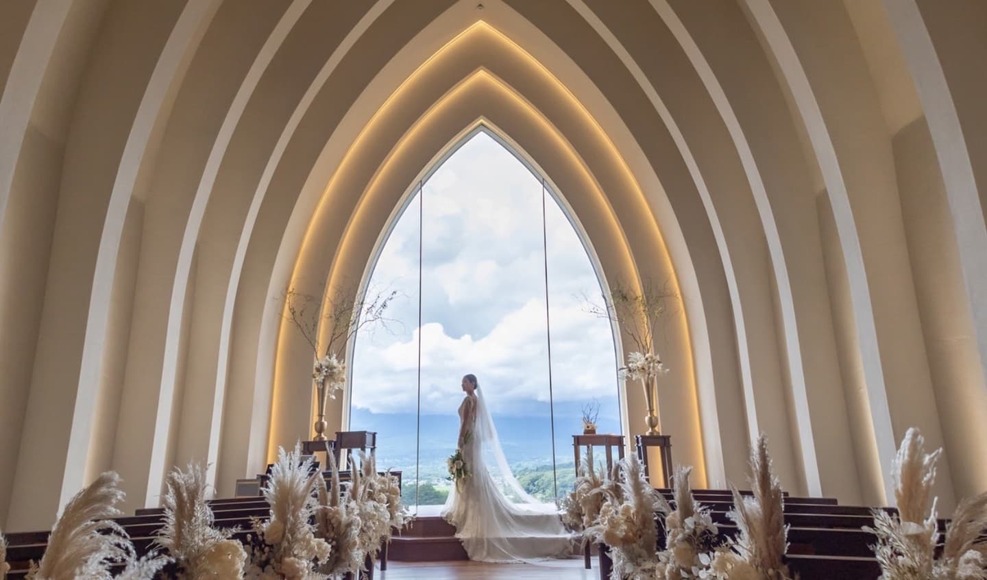 軽井沢ルグランの結婚式にベージュ金沢のウェディングドレスをレンタル