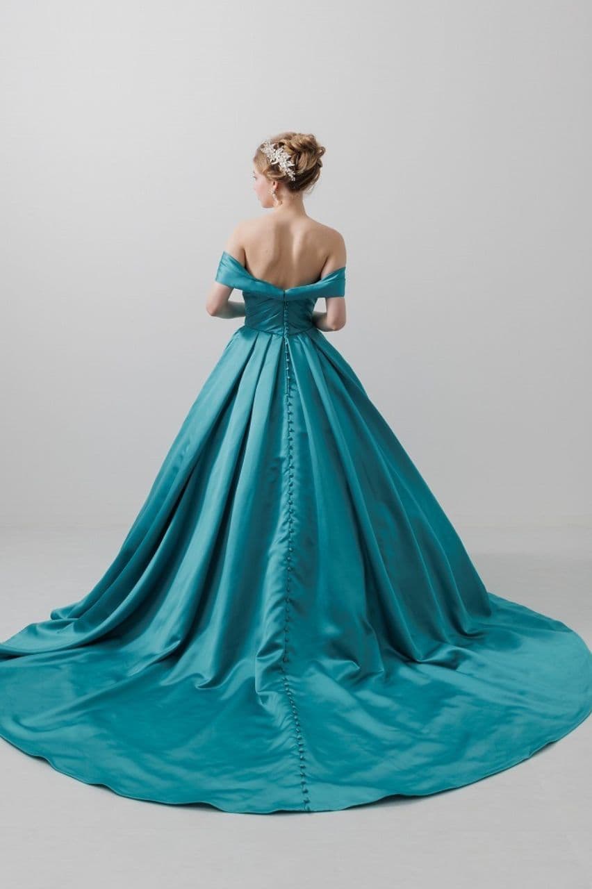 ベージュ金沢のレンタルカラードレス