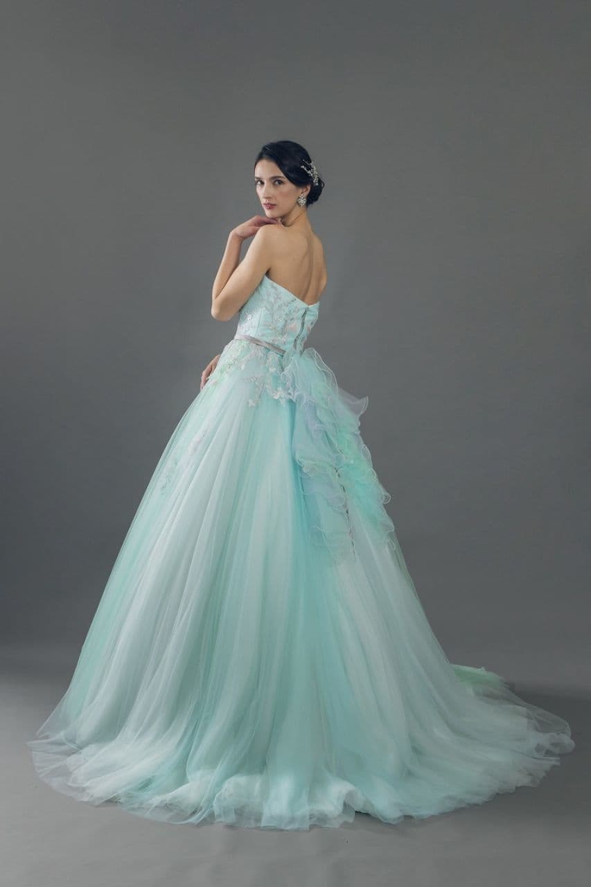 ベージュ金沢のレンタルカラードレス