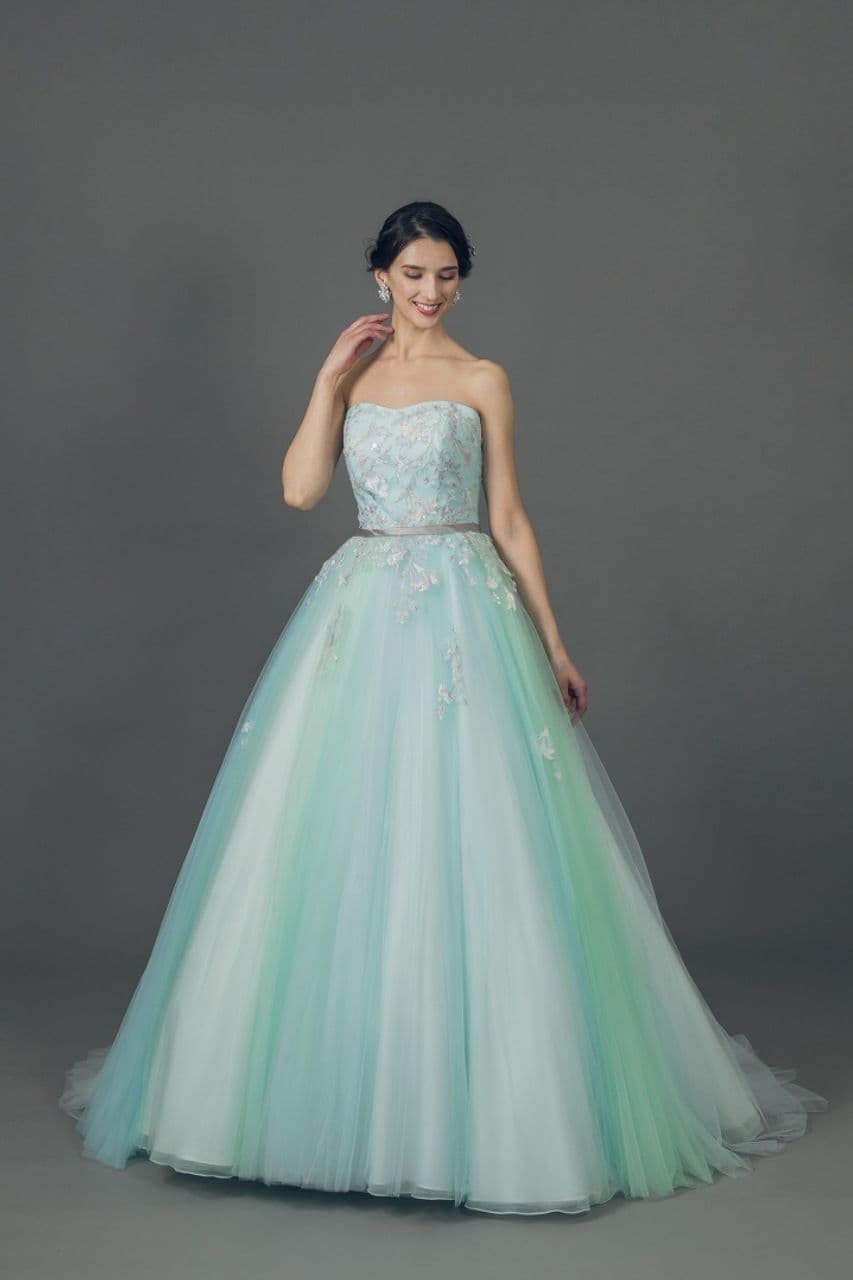 ベージュ金沢のレンタルカラードレス