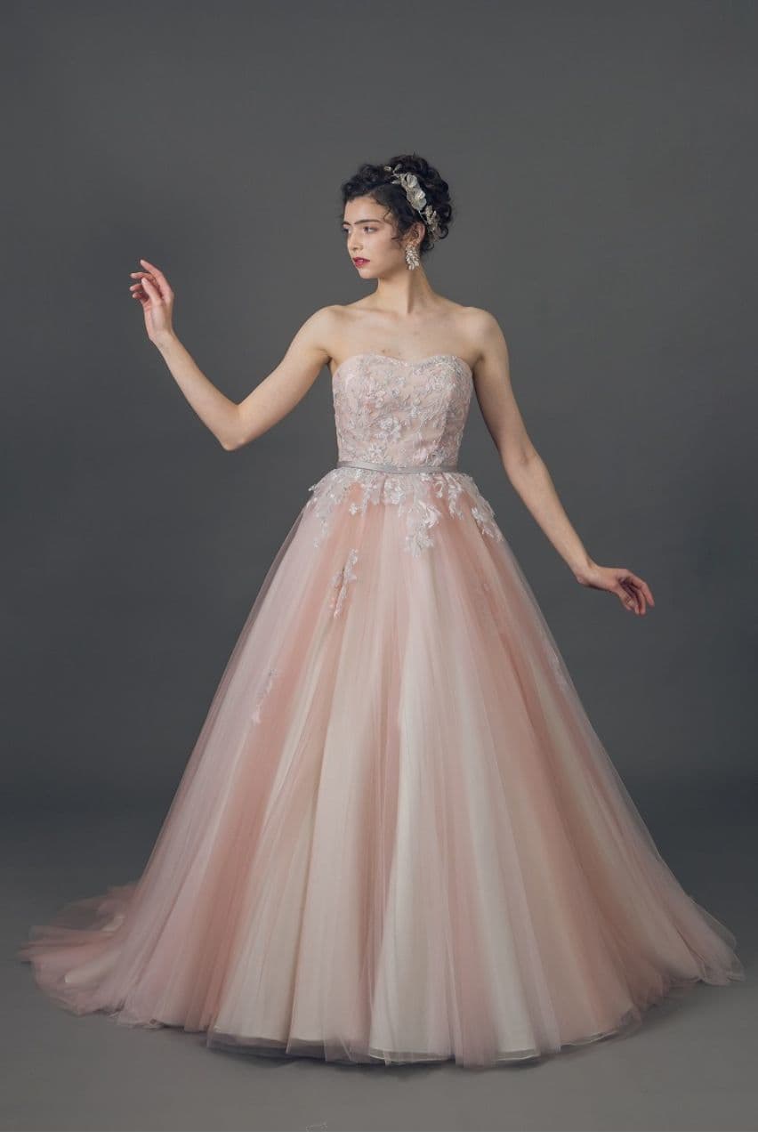 ベージュ金沢のレンタルカラードレス